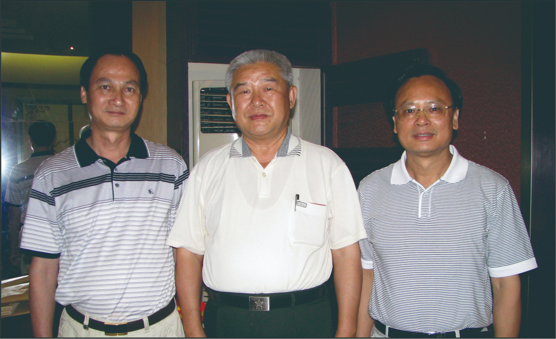 廣西區發（fā）改（gǎi）委領導陪同中國人民解放（fàng）軍總參謀部政治部主任賈（jiǎ）雪陽軍（照片中）到公司實地考察，並給予“好安節電器”高度評價