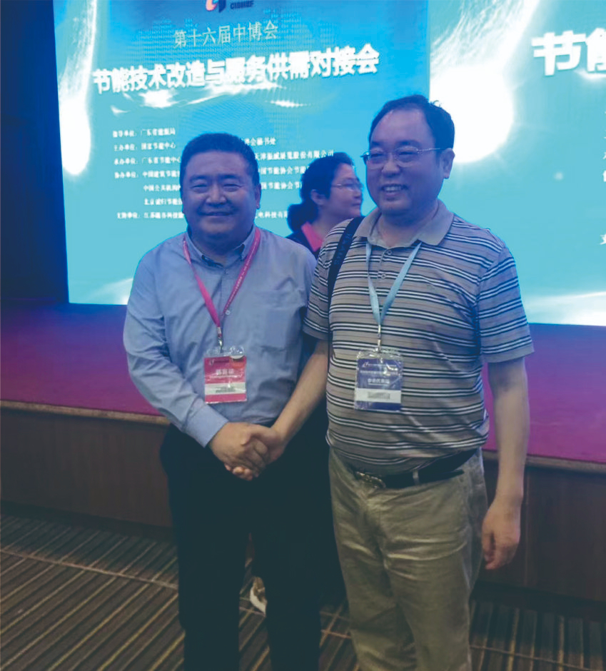 國家節能中心副主任史作廷和公司董事長陳程合影並給予“好安節電”高度好評